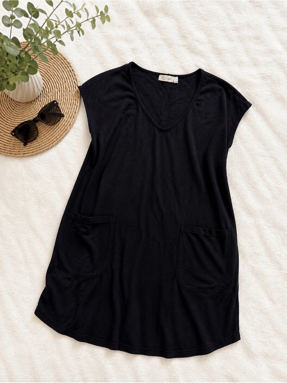 RD Style Black Short Sleeve V-Neck Dress with Pockets